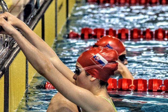 Ilustračný obrázok k článku Mladá humenská plavkyňa reprezentovala Slovensko: Sarah si vyplávala nové osobné rekordy