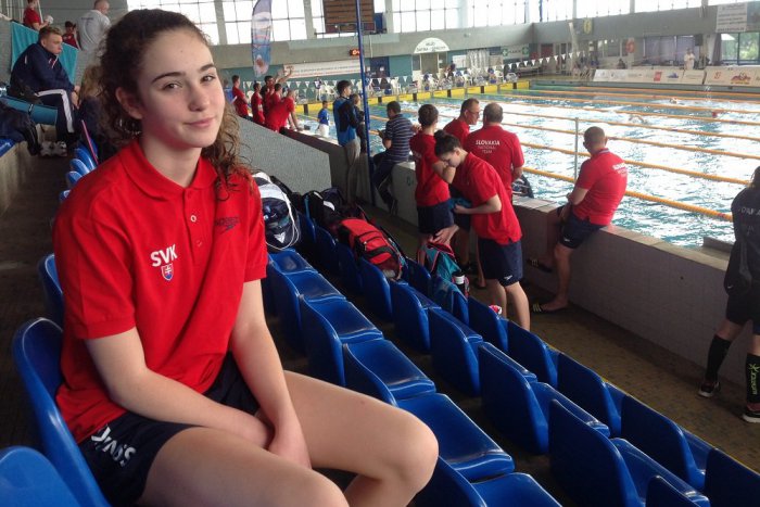Ilustračný obrázok k článku V Humennom vyrastá veľký plavecký talent: Sarah (14) si obliekla reprezentačný dres