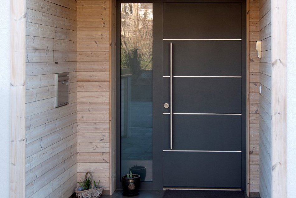 Energeticky úsporné drevené okná a dvere z Makrowinu potešia dlhoročnou zárukou