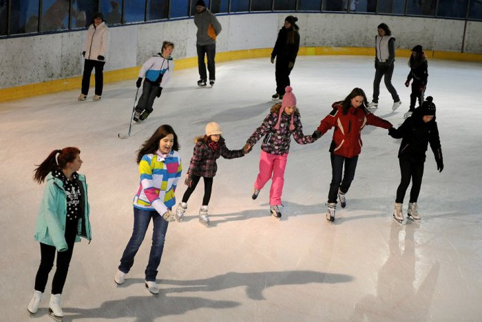 Ilustračný obrázok k článku Užite si Vianoce na ľade: PREHĽAD, kedy vziať korčule a vyraziť na zimák v Humennom