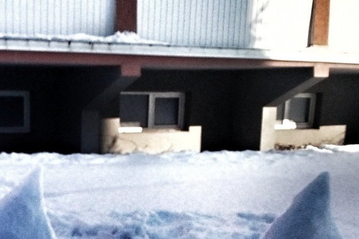 Ilustračný obrázok k článku FOTO: Nádherný snehový výtvor v Humennom. Pozrite, čo vyrástlo na sídlisku