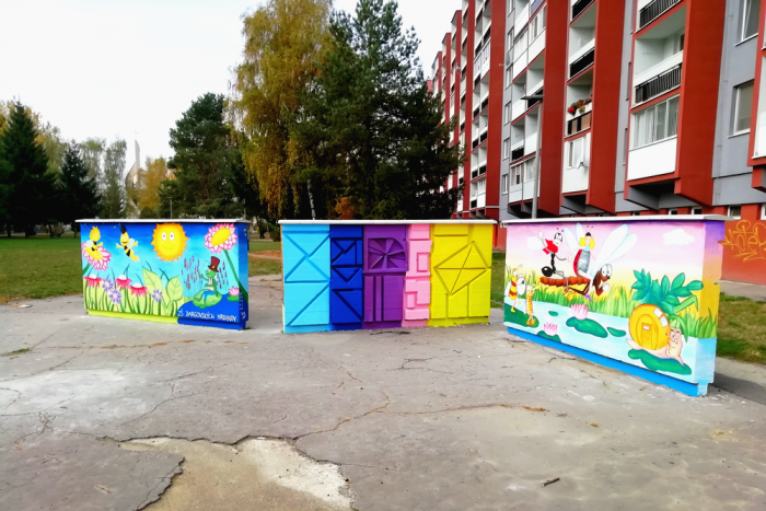 Ilustračný obrázok k článku Humenské školy skrášlili Sídlisko III: Okrasné múry zdobia parádne obrázky! FOTO