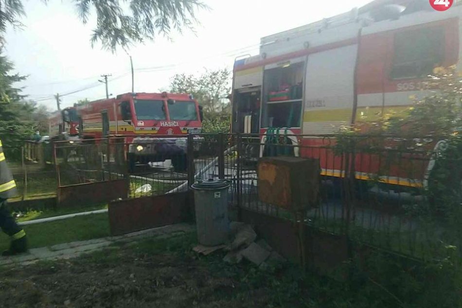 Ilustračný obrázok k článku Rodinný dom v plameňoch: Pri požiari zasahovala desiatka hasičov, FOTO