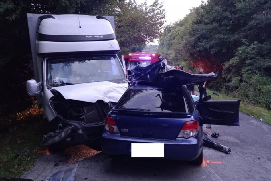 Ilustračný obrázok k článku Smrteľná dopravná nehoda: Zrážku auta s dodávkou neprežil 20-ročný vodič, FOTO