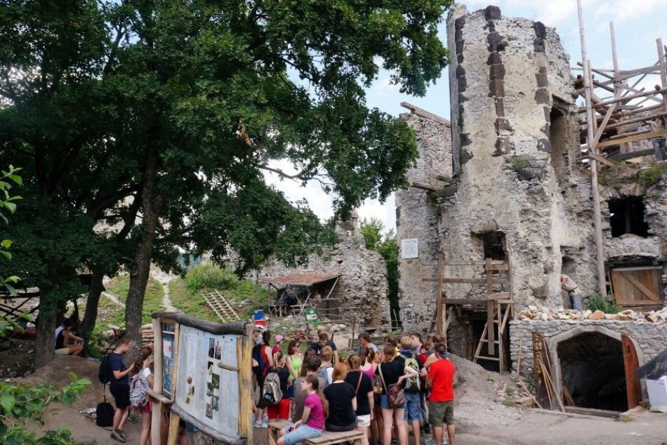 Impozantné objavy na Vinianskom hrade: Stredoveká pec na chlieb aj prstene!