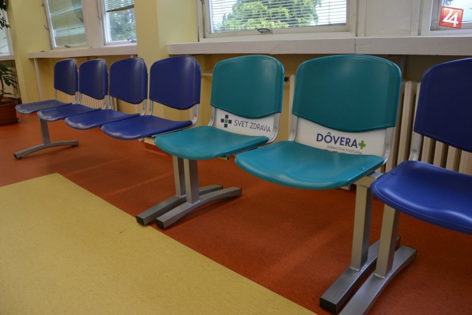 Nové lavičky - nemocnica