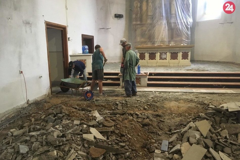 V Humennom prebieha renovácia farského kostola: Pozrite si fotky z miesta